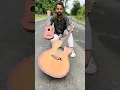 Download Lagu Kleine vs. grote gitaar 🎸 | Uitpakken en testen van de geluidskwaliteit 😂