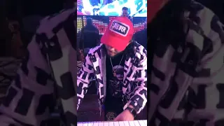 عبسلام وحوريه بس الايام مش سايبانا في حالنا دندنها
