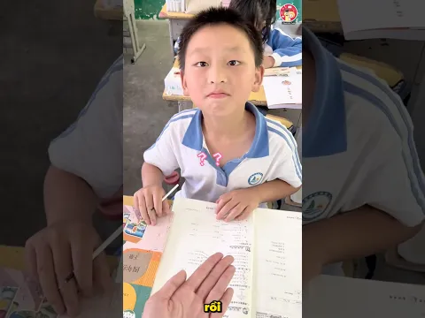 Cô giáo đòi quà học sinh trong ngày khai giảng