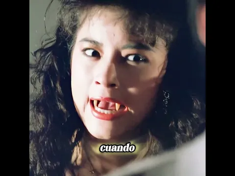 Un hombre es tratado como presa por un espectro femenino de lengua larga.#shorts