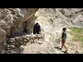 Download Lagu Nomadic woman's displacement in the mountains | Building a house in a cave by the river