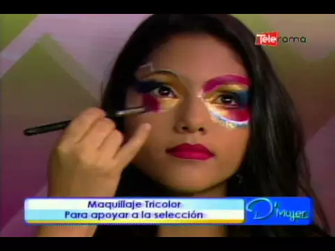 Maquillaje tricolor para apoyar a la selección