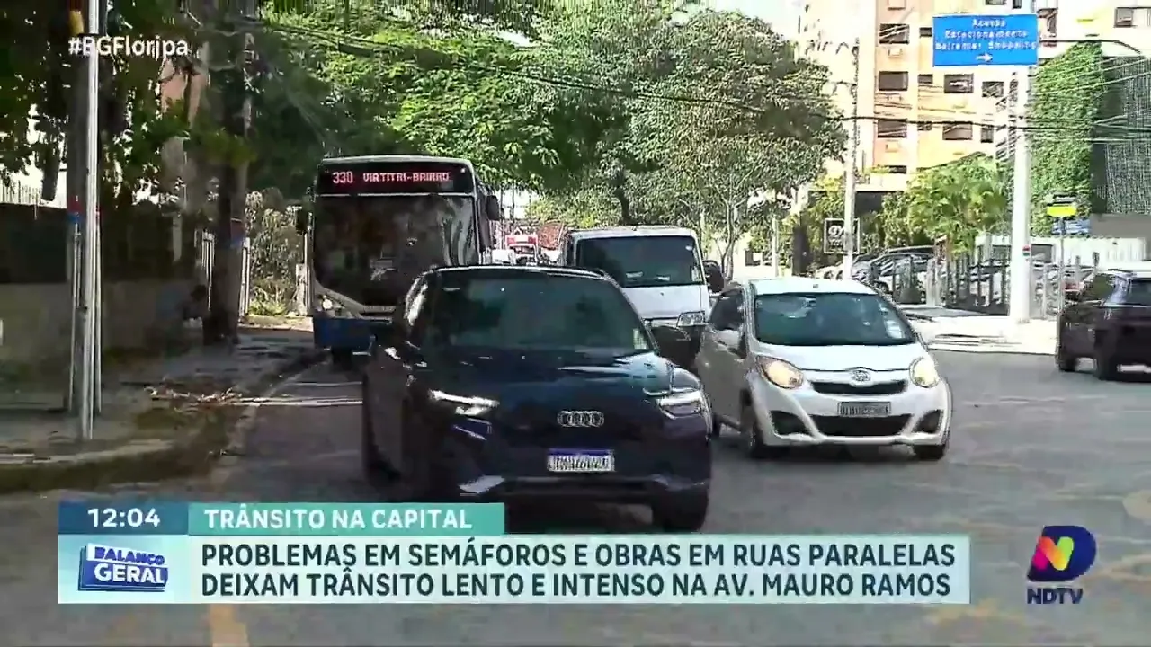 Trânsito caótico: problemas em semáforos e obras deixam Av. Mauro Ramos congestionada