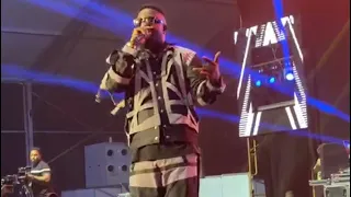 sarkodie warms hearts at rapperholic 2019 performs hit single oofeetso with prince bright