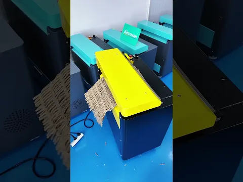 Dieser alte Karton? Das ist Ihr nächstes Verpackungsmaterial. Führen Sie ihn durch einen Kartonzerkleinerer