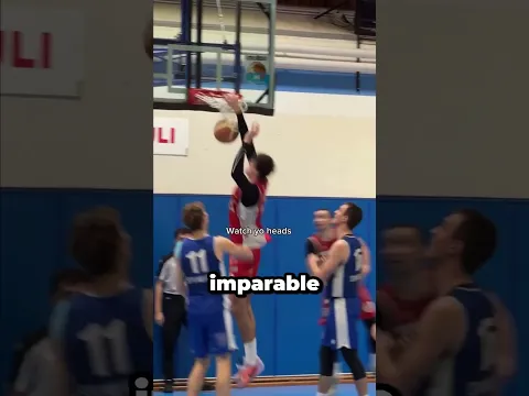 Este chico es tan alto que hasta rompe los tableros en los partidos 😯 #baloncesto #deportes #shorts