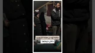 عائلة تؤدي صلاة التراويح داخل خيمتها 