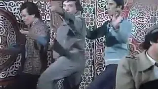 مصاحبش الفرافير حتي لو راكبين فيراري دندنها