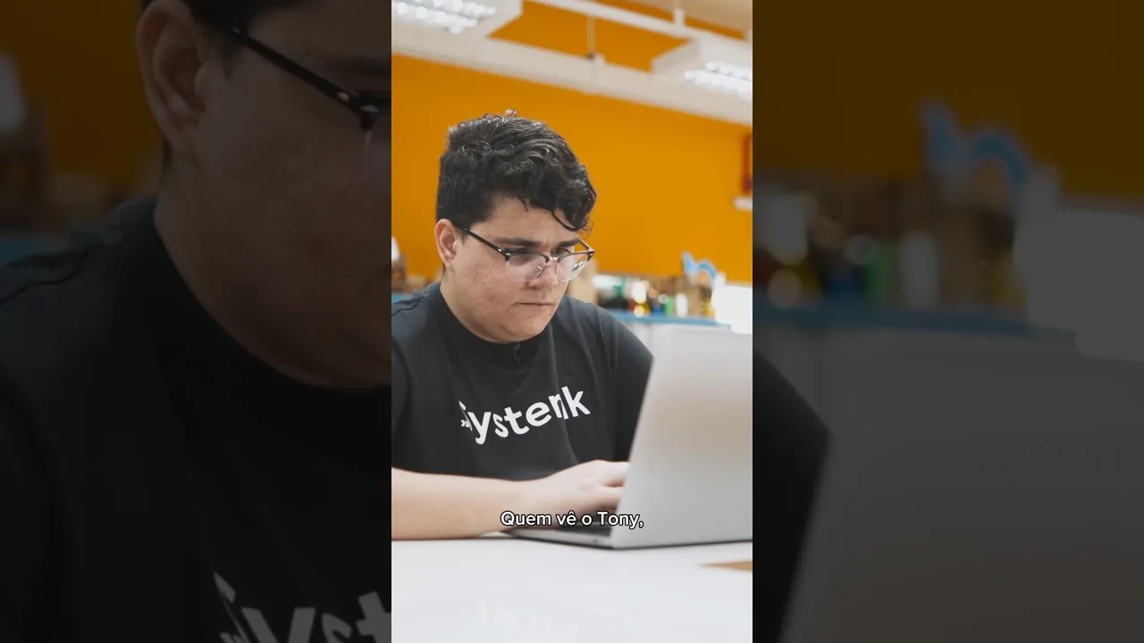 Léo é um empreendedor da área da tecnologia que deu um salto na vida profissional.