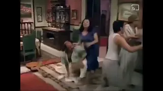 بينزلو من البيت بالهدوم الداخليه عشان مستعجلين   طلعت زكريا وسعد الصغير دندنها