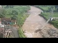 Lagu Viral‼️Jembatan Ambruk, Aktivitas Warga Terpaksa Lewati Sungai dengan Perahu Karet Di Toblong Garut!