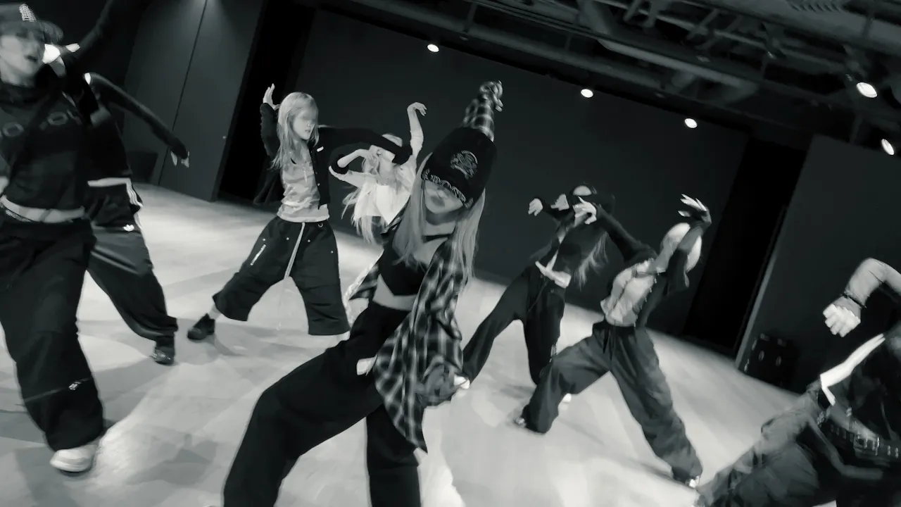 2026年8月20日には、BABYMONSTER公式YouTubeがルカのソロダンスプラクティスを公開しました。持ち味であるダンスを一人でじっくり確認できる映像です。