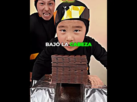 El hombre reta al niño a romper tabletas 🥋