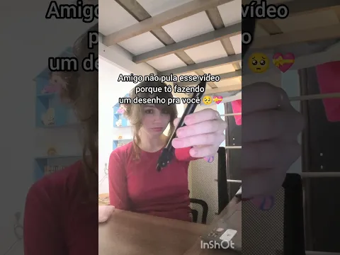 eu faço desenhos pras pessoas ficarem felizes :) 🌟