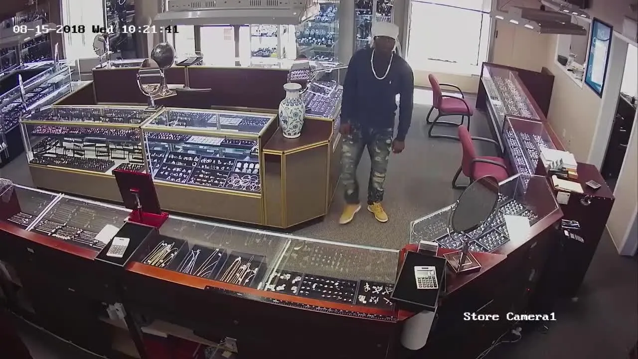 Baybrook Mall up and running after robbery at jewelry store