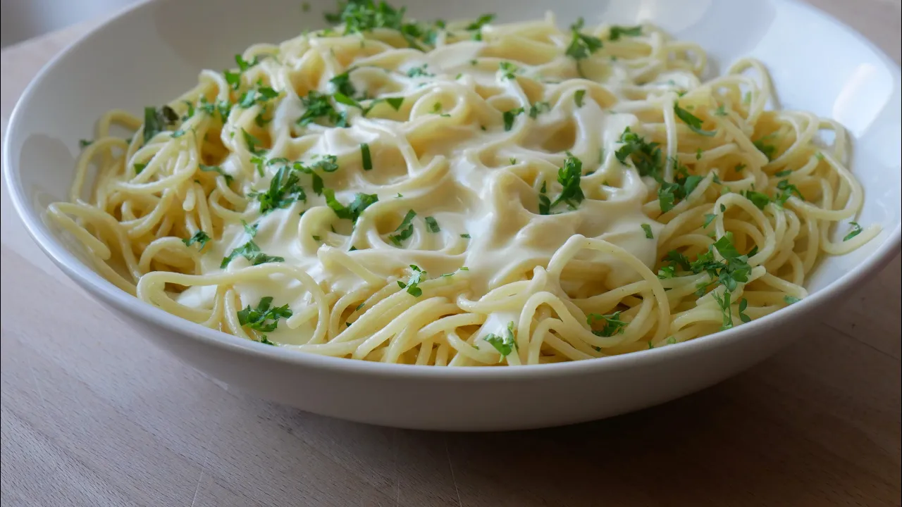 Spaghetti Carbonara (mit Sahne) nicht ganz Original aber lecker. 