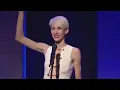 Download Lagu Lisa Eckhart _ Lisa Eckhart schwindelt sich zum Urologen VOM 23.09.2025 FULL SHOW