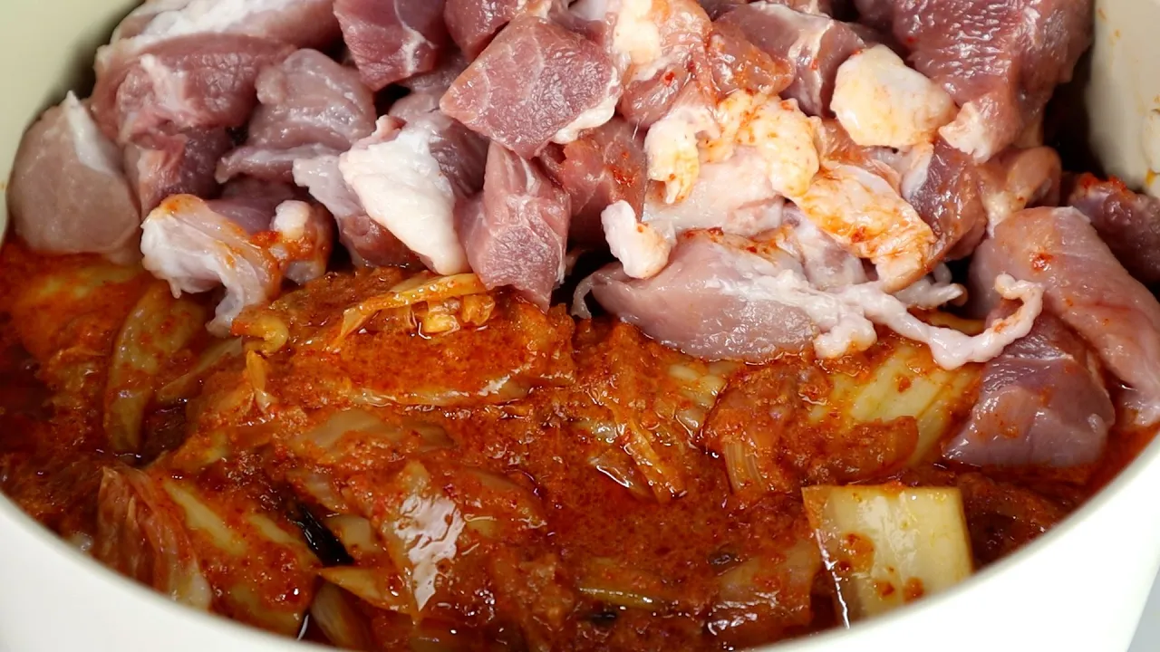 멸치로 육수내지마세요! 대박집 김치찌개 이렇게 만들어 정말 맛있어요~ Thumbnail