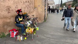 Have you ever seen such a cute and creative street musician in Rome?