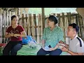Lagu Mother-in-law continued to come to the house to advise NHAT to return to HANG.