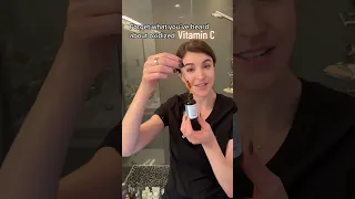 ماذا يعني تغير لون سيروم فيتامين سي  لا تتخلصي منه   العناية بالبشرة دندنها