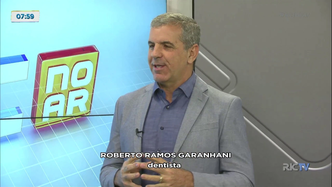 Especilista explica os riscos de roer unha, mascar chiclete e morder objetos