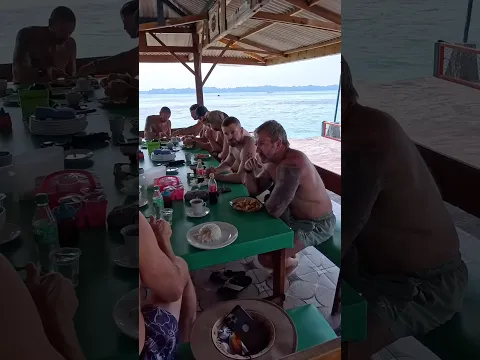 Floating resto di Pulau Seribu 🤤