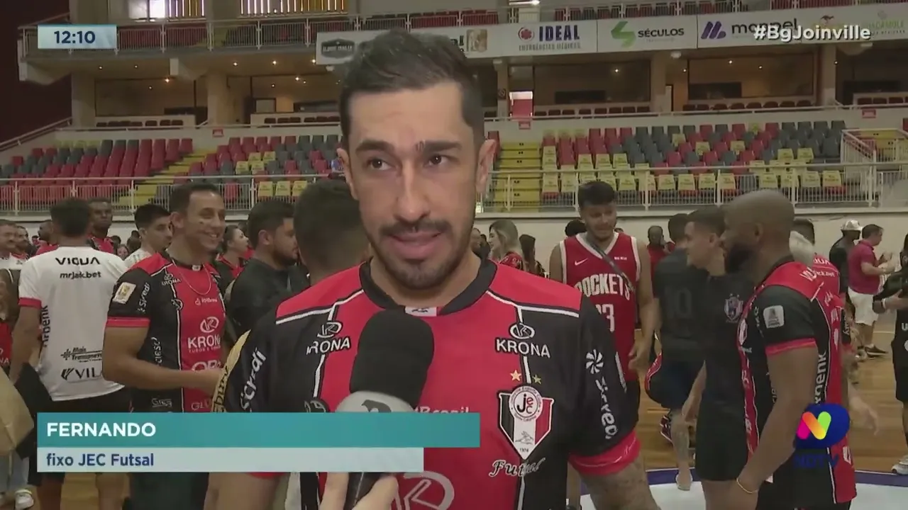 Liga Nacional: de virada e com o Centreventos lotado, JEC Futsal vence o Foz e garante classificação