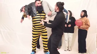 ایرج الهی بازیگر در بلاندیت بازی جذاب دیدنیش عالی هست 