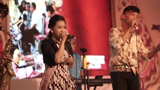 Download Cantik (Kahitna) Singing Cover Live by Nanda Candra and Friends MP3