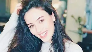 اغنية لي بتقصر تنورة على نازلي 