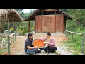 Doctor Long and Tu Yen together build bamboo fences and cook delicious dishes from exotic fruits.