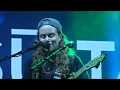 Tash Sultana performing Jungle