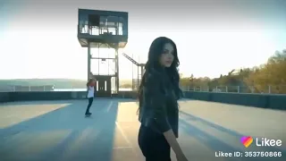 خليني نعيش حياتي بأخذ انا راحتي ويلي فات مات  خليني نعيش حياتي بأخذ انا راحتي ويلي فات مات