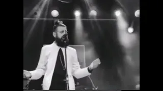 الجمهور يصدم مسلم في الحفله الاخيره اغنيه اتنسيت  اتنسيت مسلم دندنها