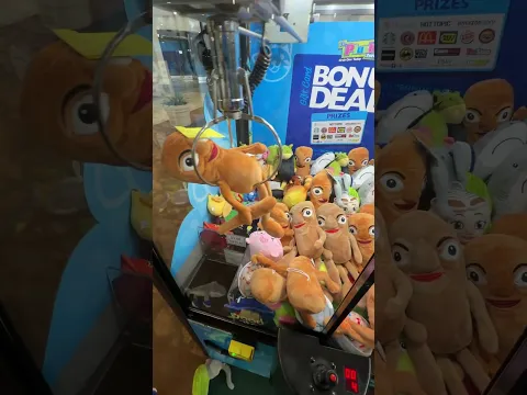 I Won MORE MYSTERY GIFT CARDS From The Claw Machine!