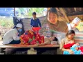 Download Lagu The single mother, unable to get to the hospital in time, received help and gave birth to a son