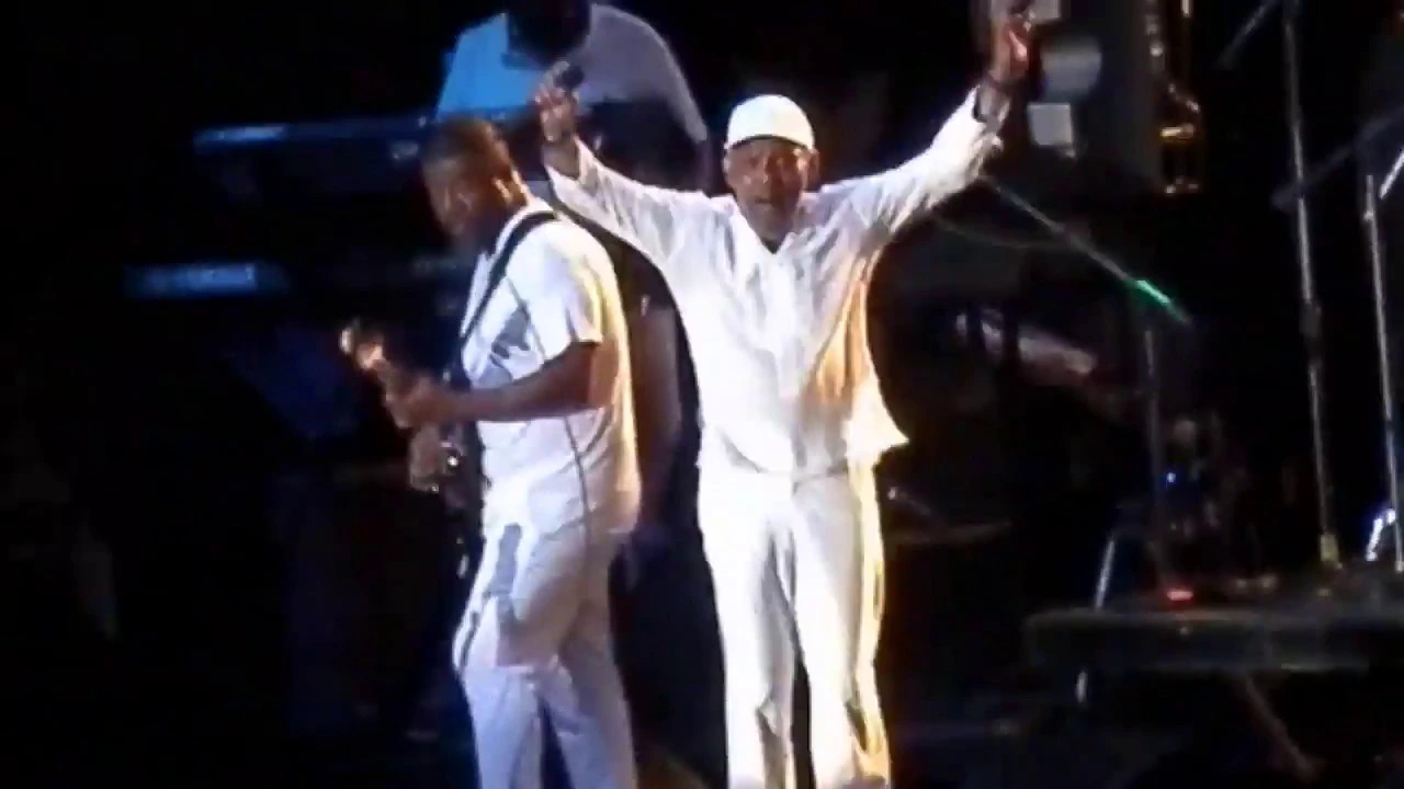 'AMazing' Maze ft. Frankie Beverly - "Running Away" (LIVE)