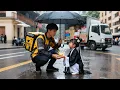 Download Lagu 快遞小夥撿到一個流浪街頭的女孩好心收養，殊不知她竟是下凡財神！人生從此一路開掛逆襲命運！#天降财神萌宝