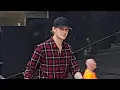 Lagu Joe Alwyn reacting to Taylor Swift at the Reputation Tour (Compilation)