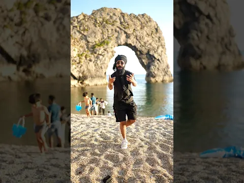Durdle Door पर #BlueHaiPaniPani पर वाइब करते हुए 🌊💙 #unitedkingdom #sehajarora #Uk