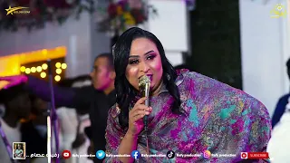 شاهد الفنانة ريان الساتة تغني ما بسايرة دة كذابة ماف زول عايزة مع العازف علي ماكس زفة جامعة الرباط 