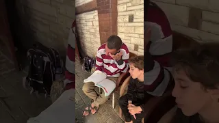 قصة كفاح محمد عنده 3 أولاد بالإسماعيلية وقاعد بيهم في كشك شاي وقهوة 