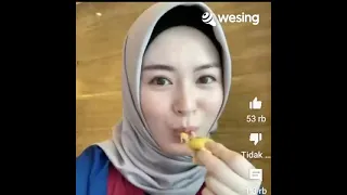 Download Kandas, Cover beautiful Ayana Moon was eating Durian. MP3