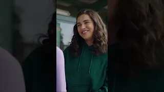 Fern E Izzy Dizem Adeus Um Ao Outro ⚡ Power Rangers Para Crianças