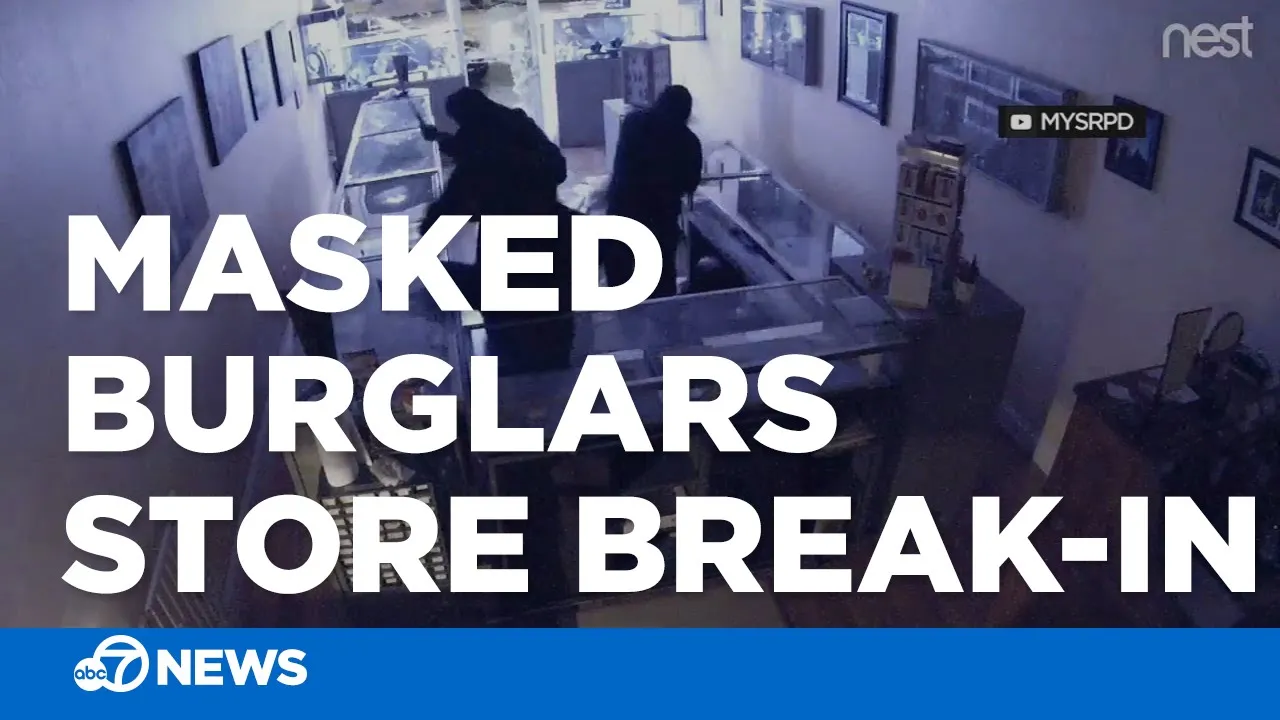 Watch robbery suspect pray after getting locked in store