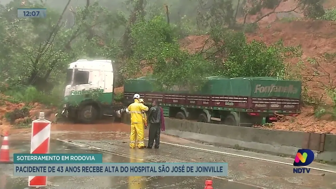 Uma das vítimas do deslizamento na BR-376 recebe alta do Hospital Sã José, em Joinville
