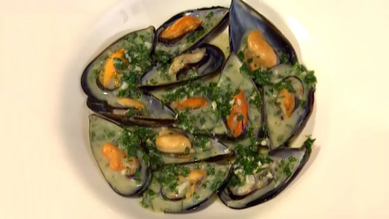 Linguine, Clams & White Wine Sauce Recipe - Recipe By Laure Vitale - Laura In The Kitchen Episode 67. 