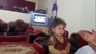 أب يضرب ابنته بكل قسوة فكانت المفاجئة دندنها