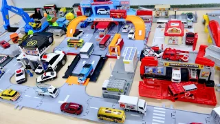 大きなはたらくくるま 【バス・消防車・パトカー・ショベルカー】が変形！トミカプラレールブロックを組み立て☆のりものいっぱいのトミカタウン